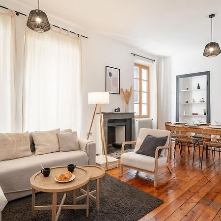 Appartement Spacieux Et Chaleureux Coeur De Ville Шамбери Екстериор снимка