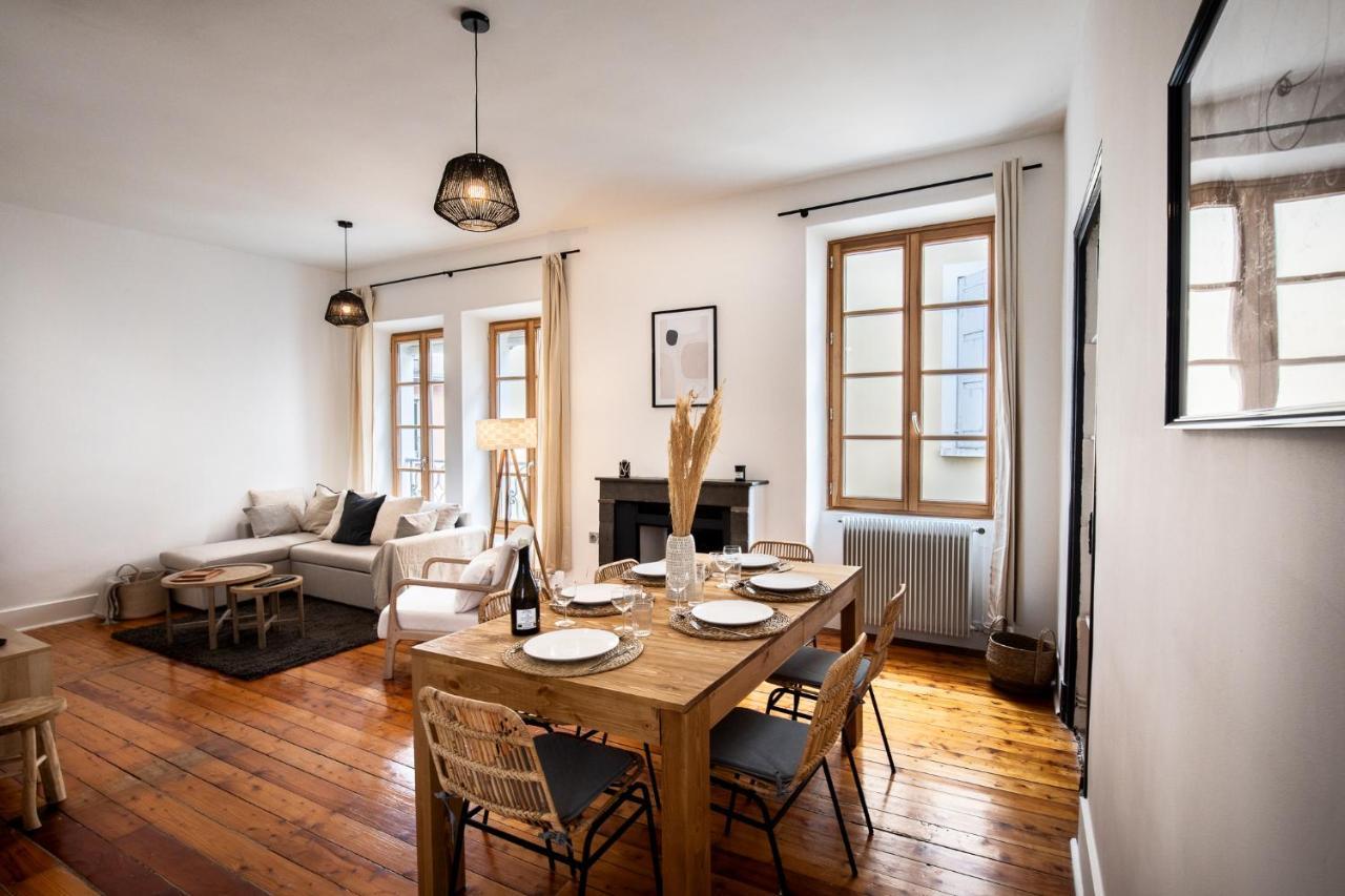Appartement Spacieux Et Chaleureux Coeur De Ville Шамбери Екстериор снимка