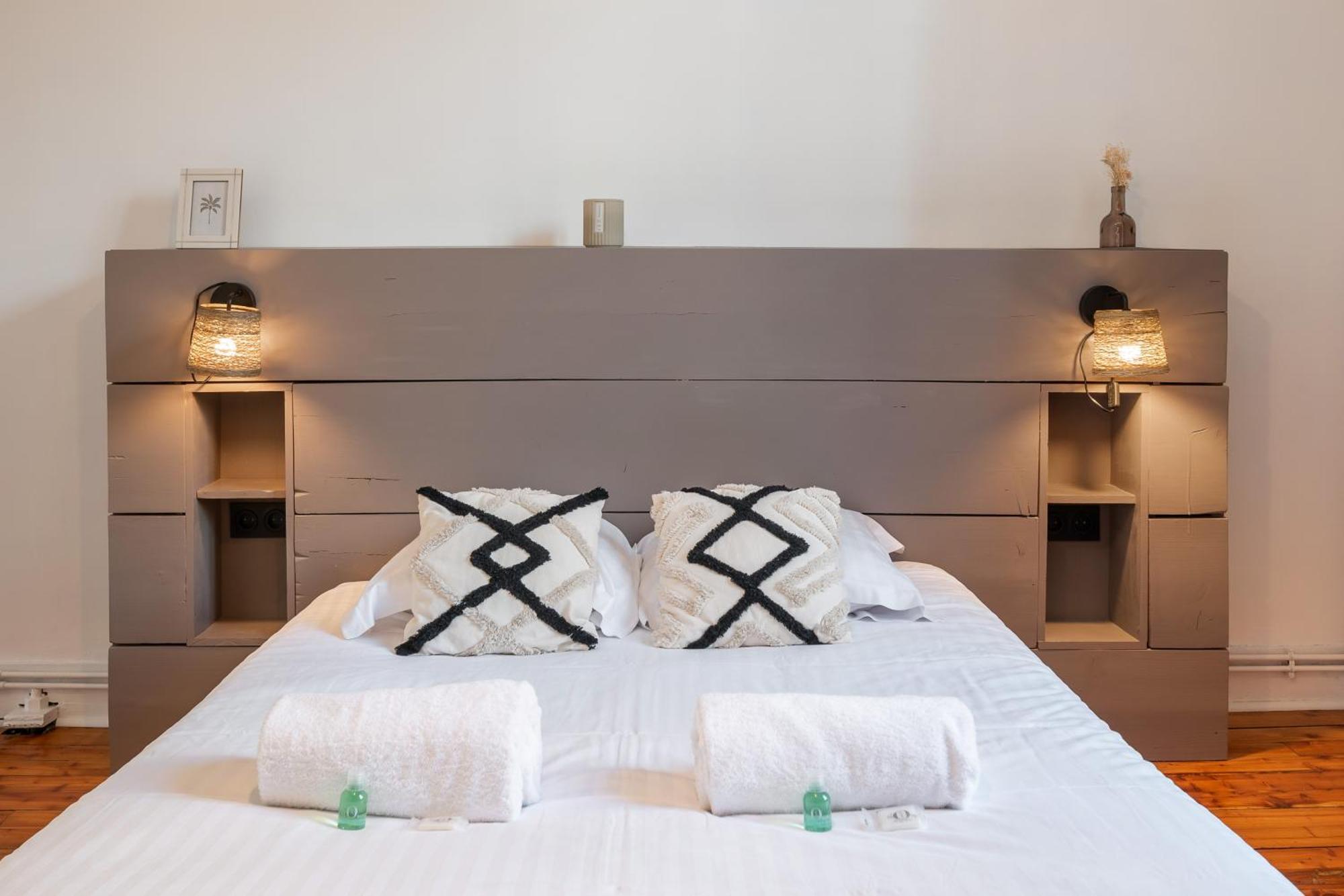 Appartement Spacieux Et Chaleureux Coeur De Ville Шамбери Екстериор снимка