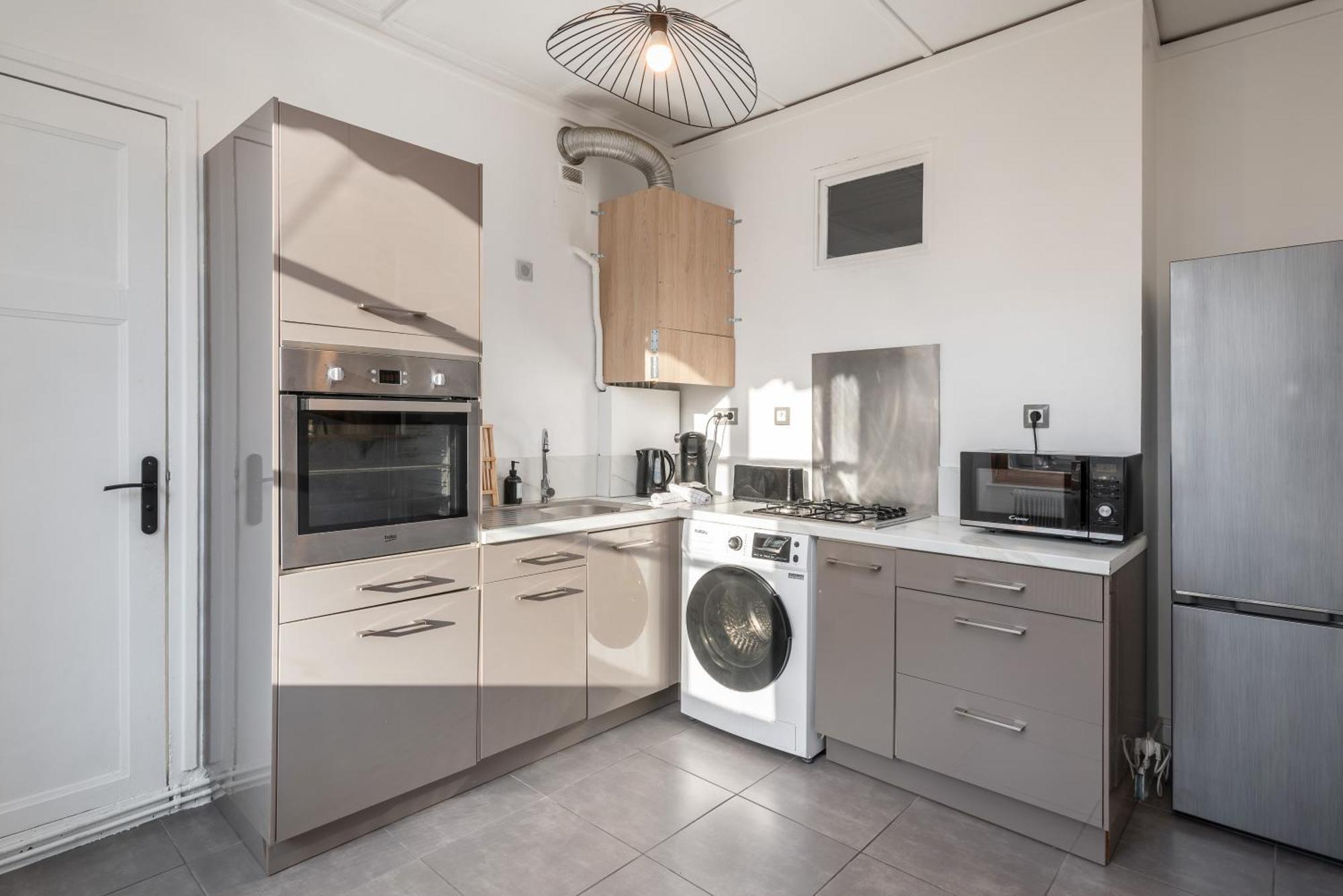 Appartement Spacieux Et Chaleureux Coeur De Ville Шамбери Екстериор снимка